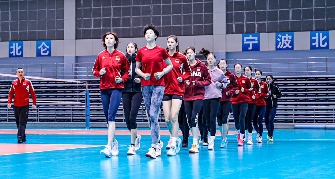 Physical fitness training of Chinese women's volleyball team - photo by Zhu Lin