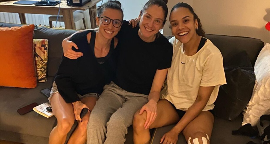 Gabi Guimaraes and Tatiana Kosheleva visited Amanda Campos at her home after her surgery.