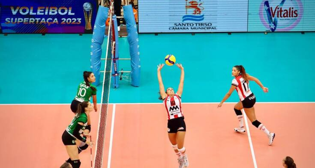 Leixões vence Sporting e celebra quinta Supertaça feminina de voleibol