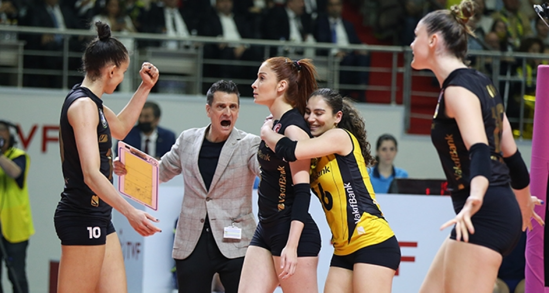 The biggest comeback of Vakifbank! Tuğba Şenoğlu coming off the bench becomes the best player of the match!