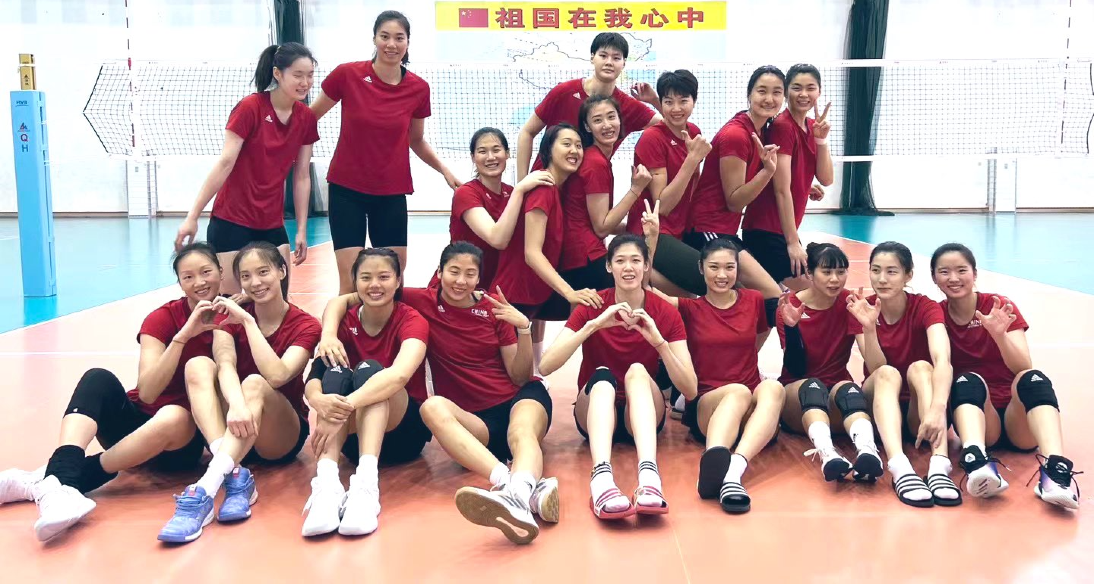 Original and heroic! The Chinese women's volleyball team made a funny appearance, and the bruises on the girls' legs are distressing 