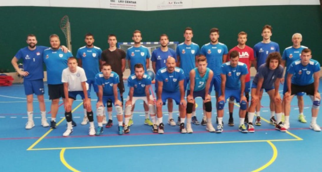 The company "Elektromontaža" and two other sponsors along with the volleyball players from Ribnica