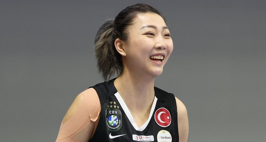 Yuan Xinyue Thriving at VakifBank: Adjusting, Playing, and Enjoying Her Journey!