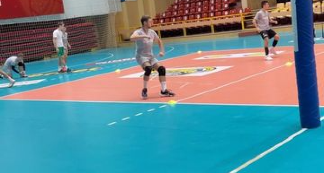 Stanislav Angelov on Instagram: "??‍♂️??...........#volleyball #agility #agilitytraining #mikasa #conditioningtraining #speed #conditioningcoach ."