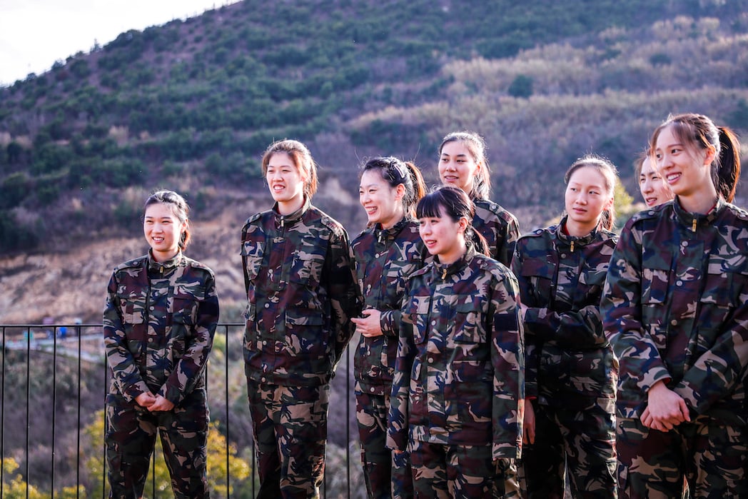 Ham Informeer Vervolg The first experience of the Chinese women's volleyball team's military  training :: Dames Volleybox